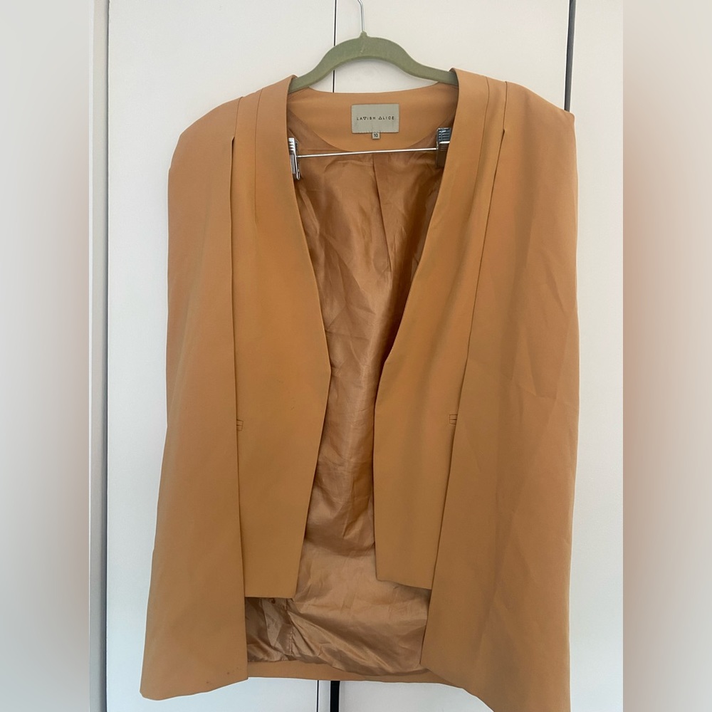 LAVISH ALICE - CAMEL COLORED - CAPE BLAZER